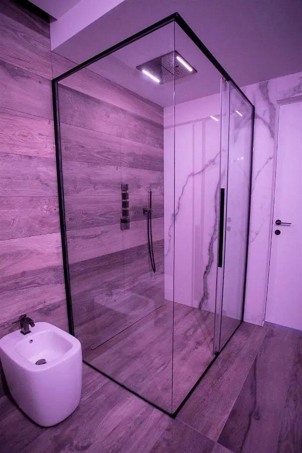 Iseolakerental - Surre Resort Sarnico 0*,  İtalya