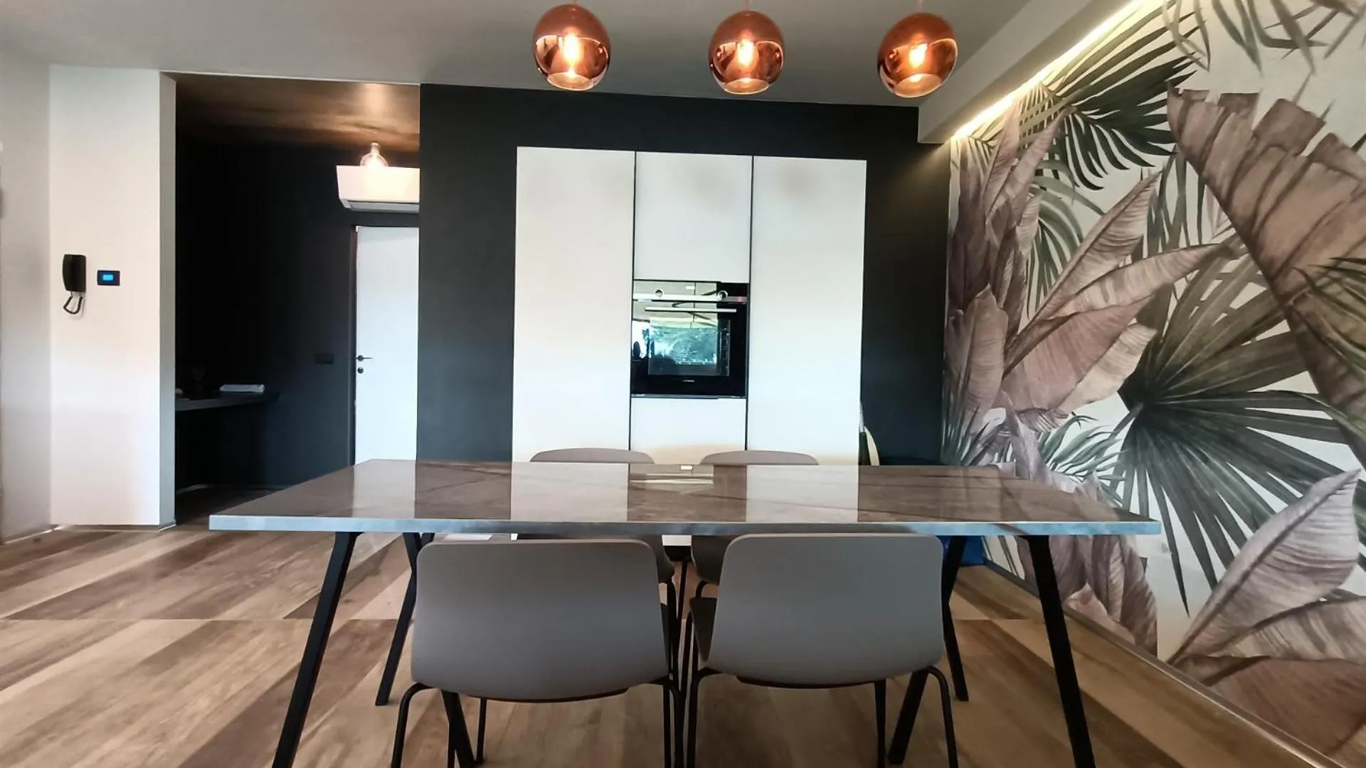 Iseolakerental - Surre Resort Sarnico 0*,  İtalya